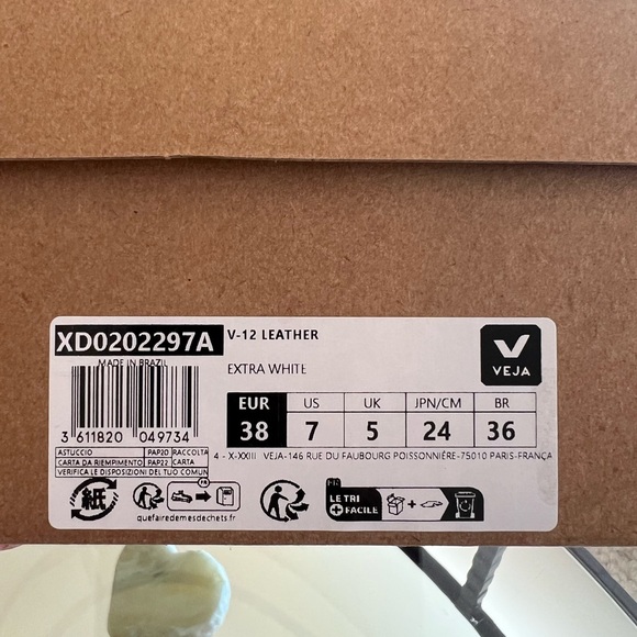 Veja White Leather Sneakers - Picture 11 of 11